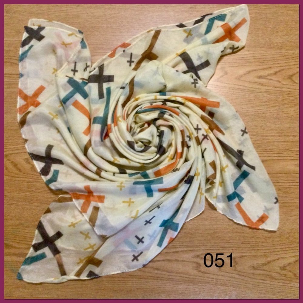 Vtg Scattered Crosses Scarf/Wrap_051